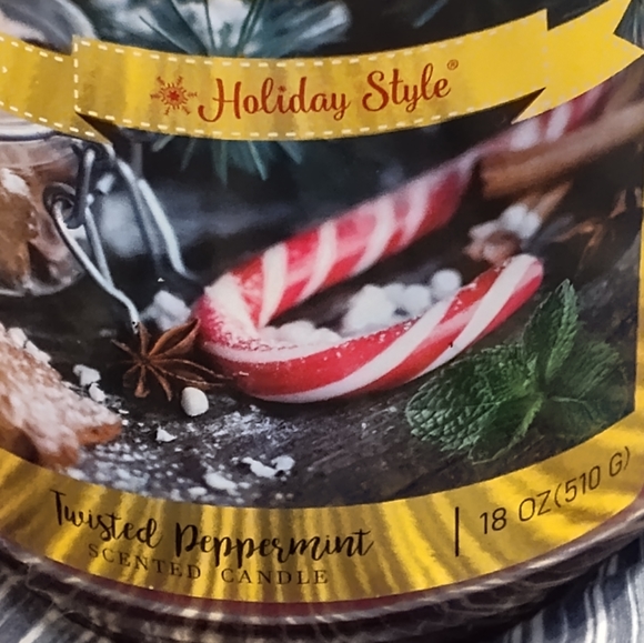 NEW!! HOLIDAY STYLE Candles (Twisted Peppermint) 18oz - Picture 4 of 4